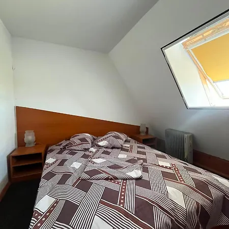 Casa Cu Stuf